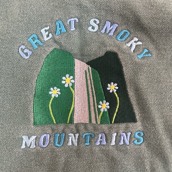 Great Smokey Mountain Stitched Comfort Color Sweatshirt WM - Picture 2 of 3